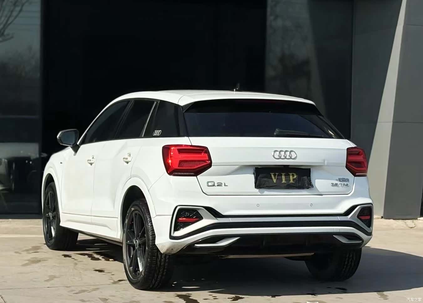 Audi Q2L, 2023 4