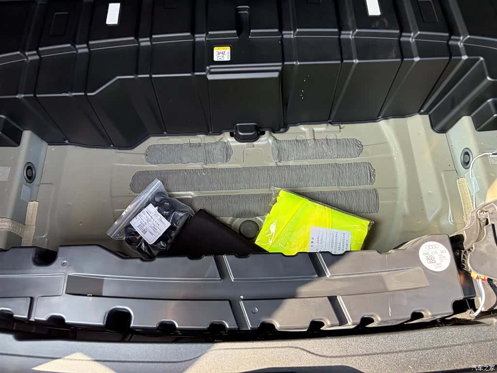 Audi Q5L, 2026 28