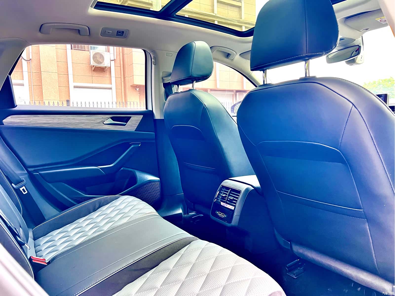 Volkswagen Sagitar, 2023 14