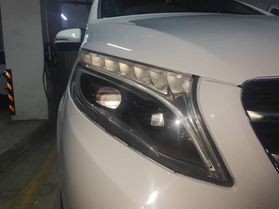 Mercedes-Benz V-class