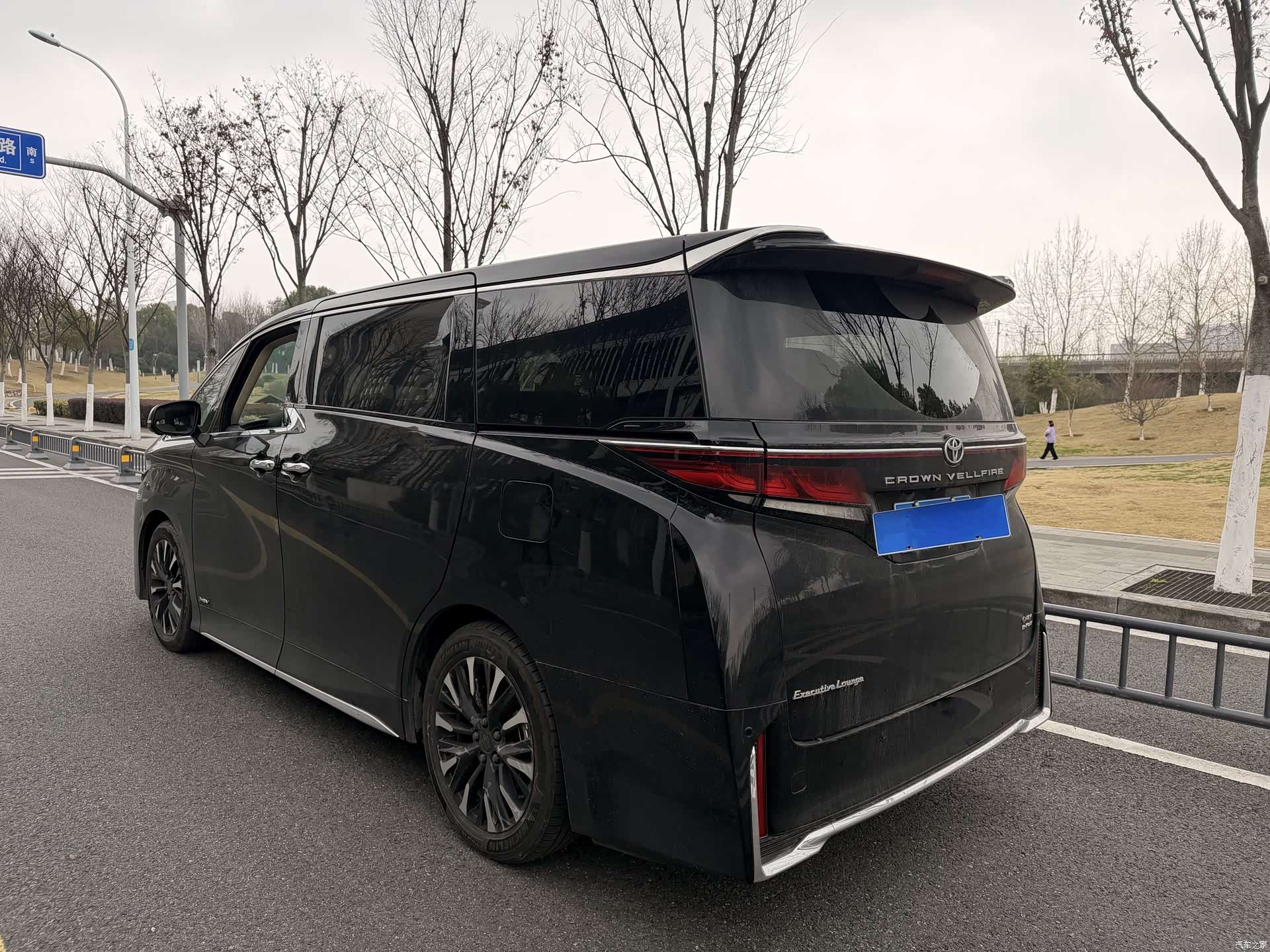 Toyota Vellfire, 2024 все фото