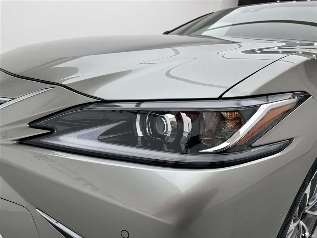 Lexus ES, 2022 27
