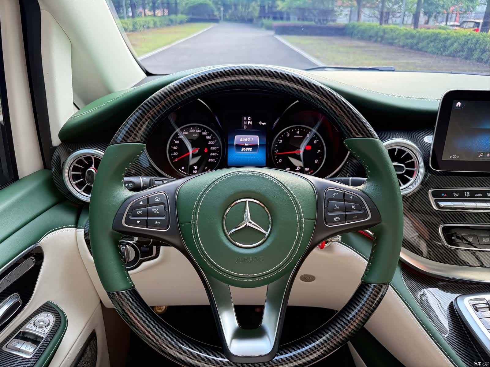Mercedes-Benz V-Class, 2022 16