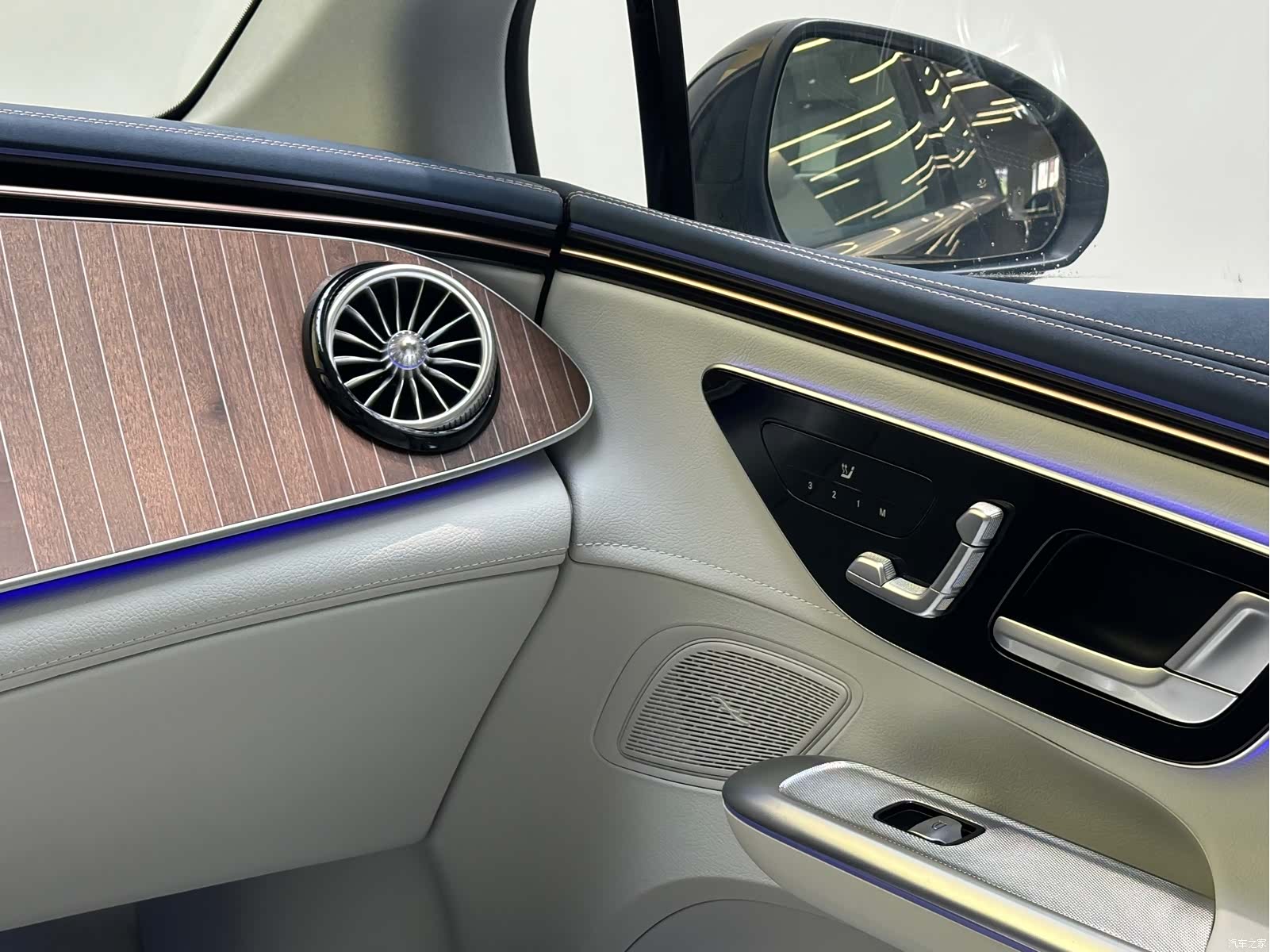 Mercedes-Benz EQE, 2025 13
