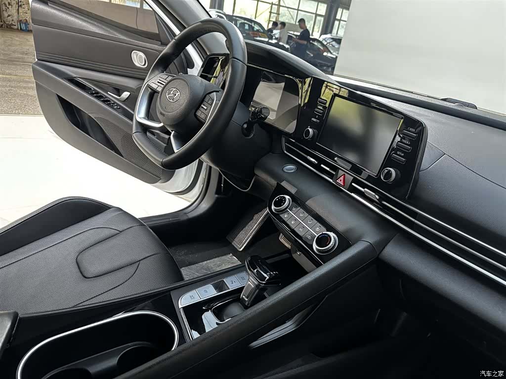 Hyundai Elantra, 2022 12