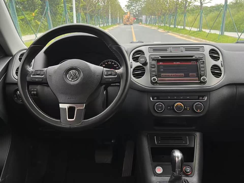 Volkswagen Tiguan Volkswagen Tiguan