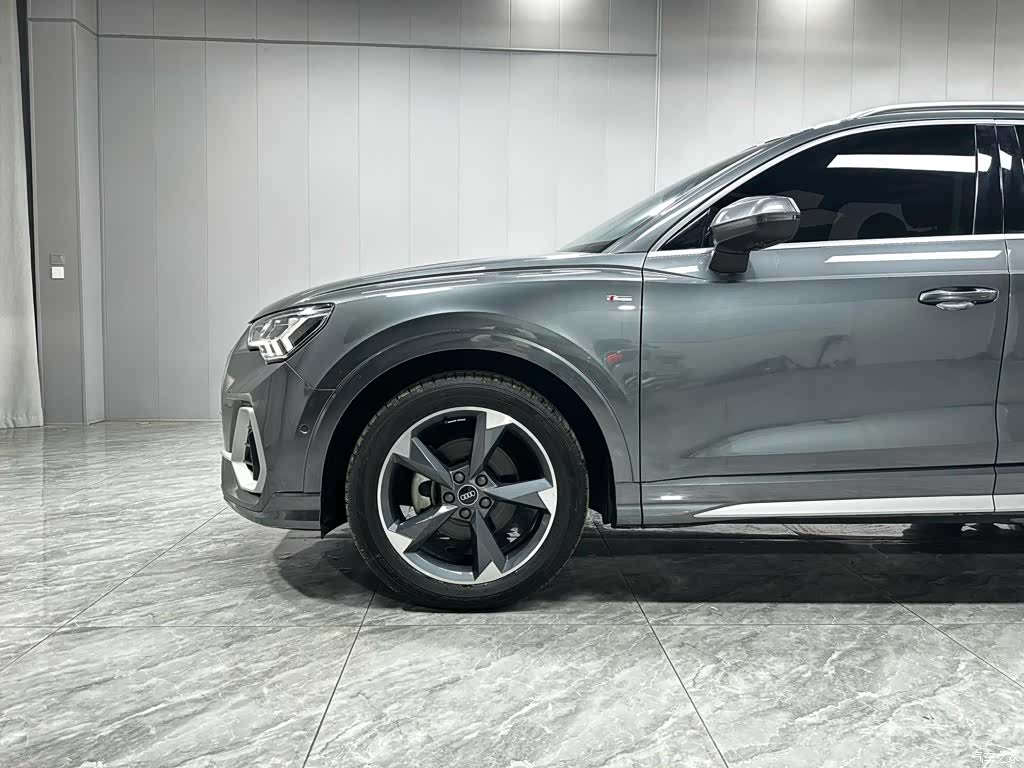 Audi Q3, 2022 10