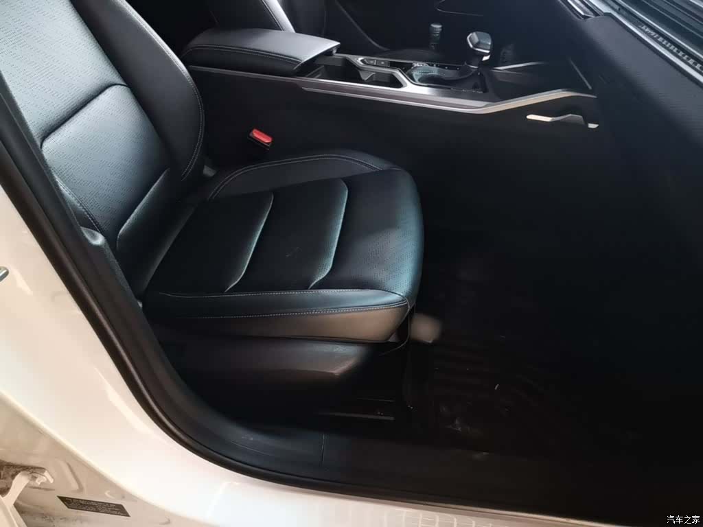 Geely Emgrand, 2022 25