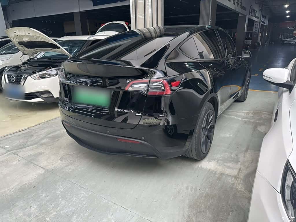 Tesla Model Y, 2024 20