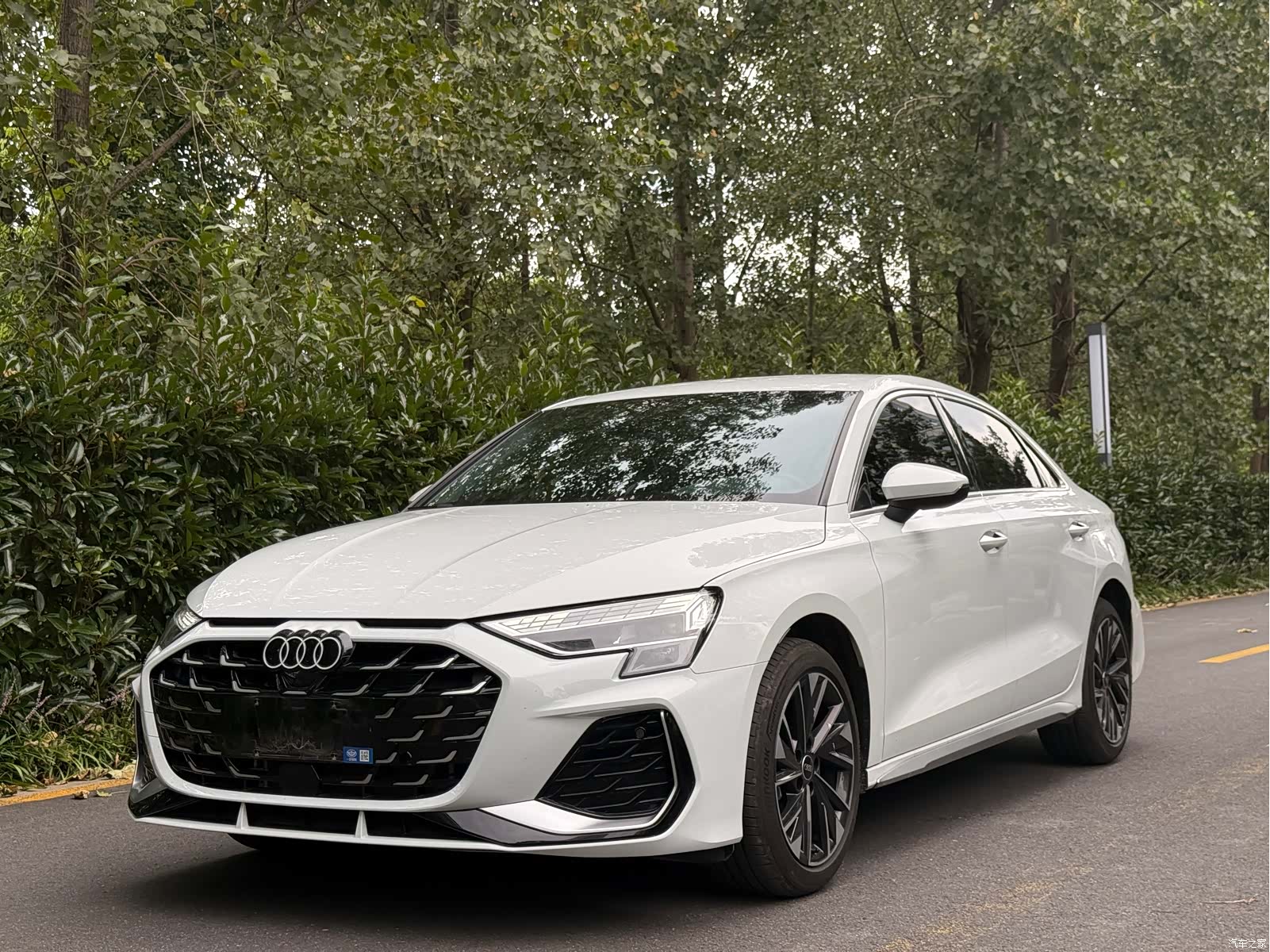 Audi Flying Spur, 2025 1