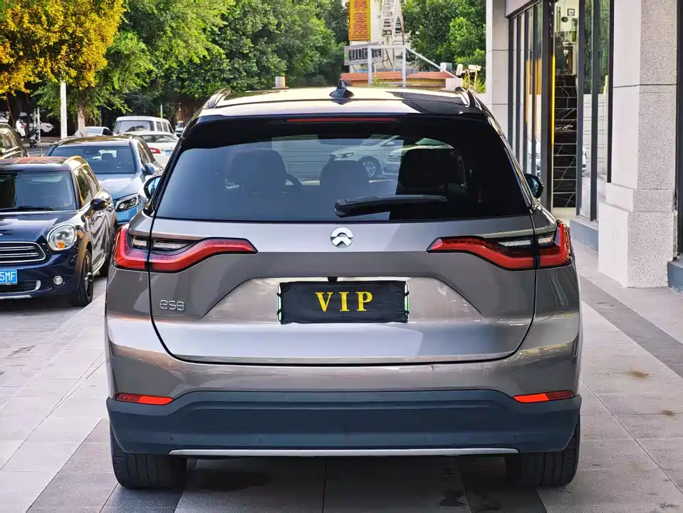 NIO ES8