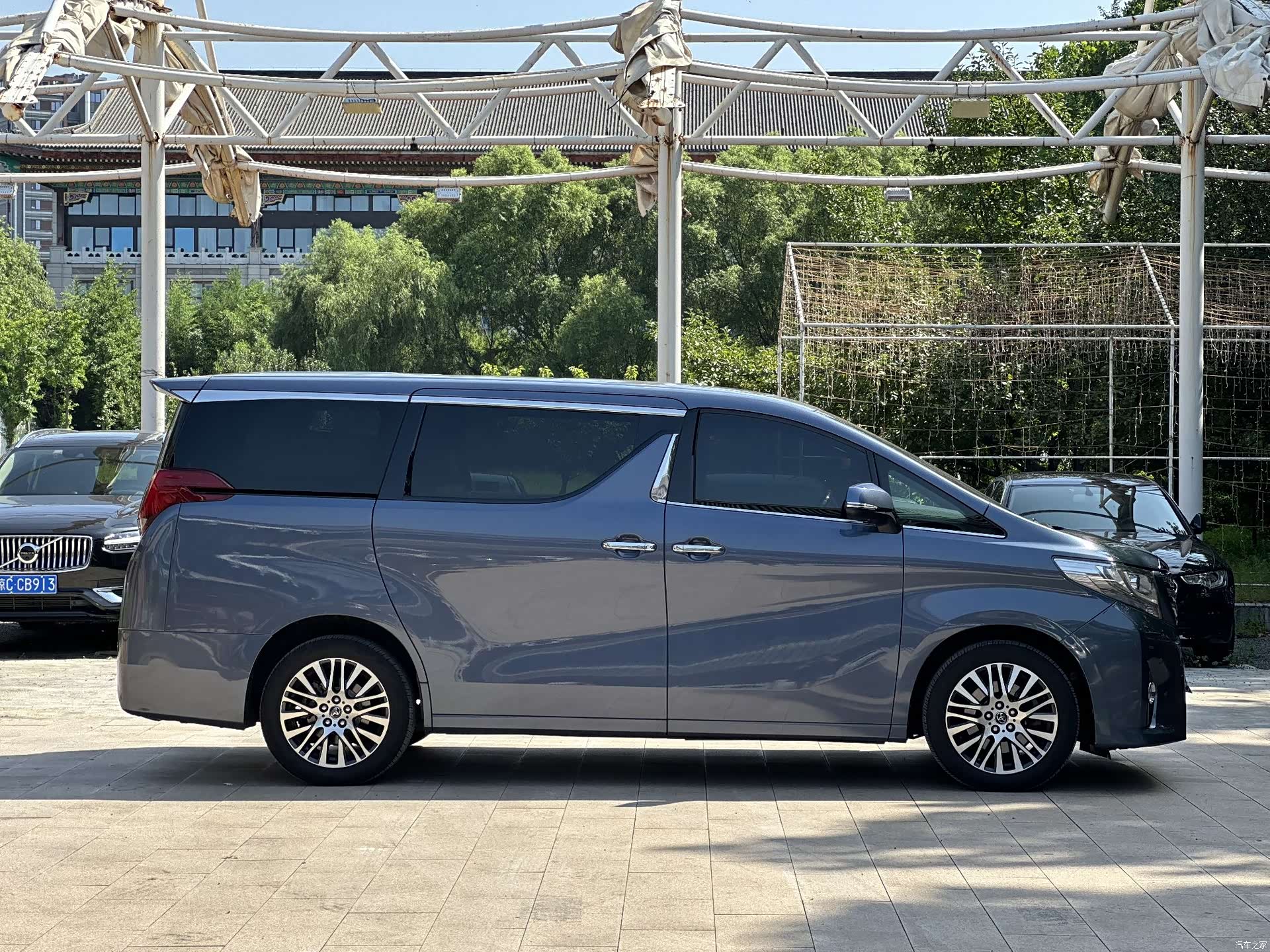 Toyota Alphard, 2017 30