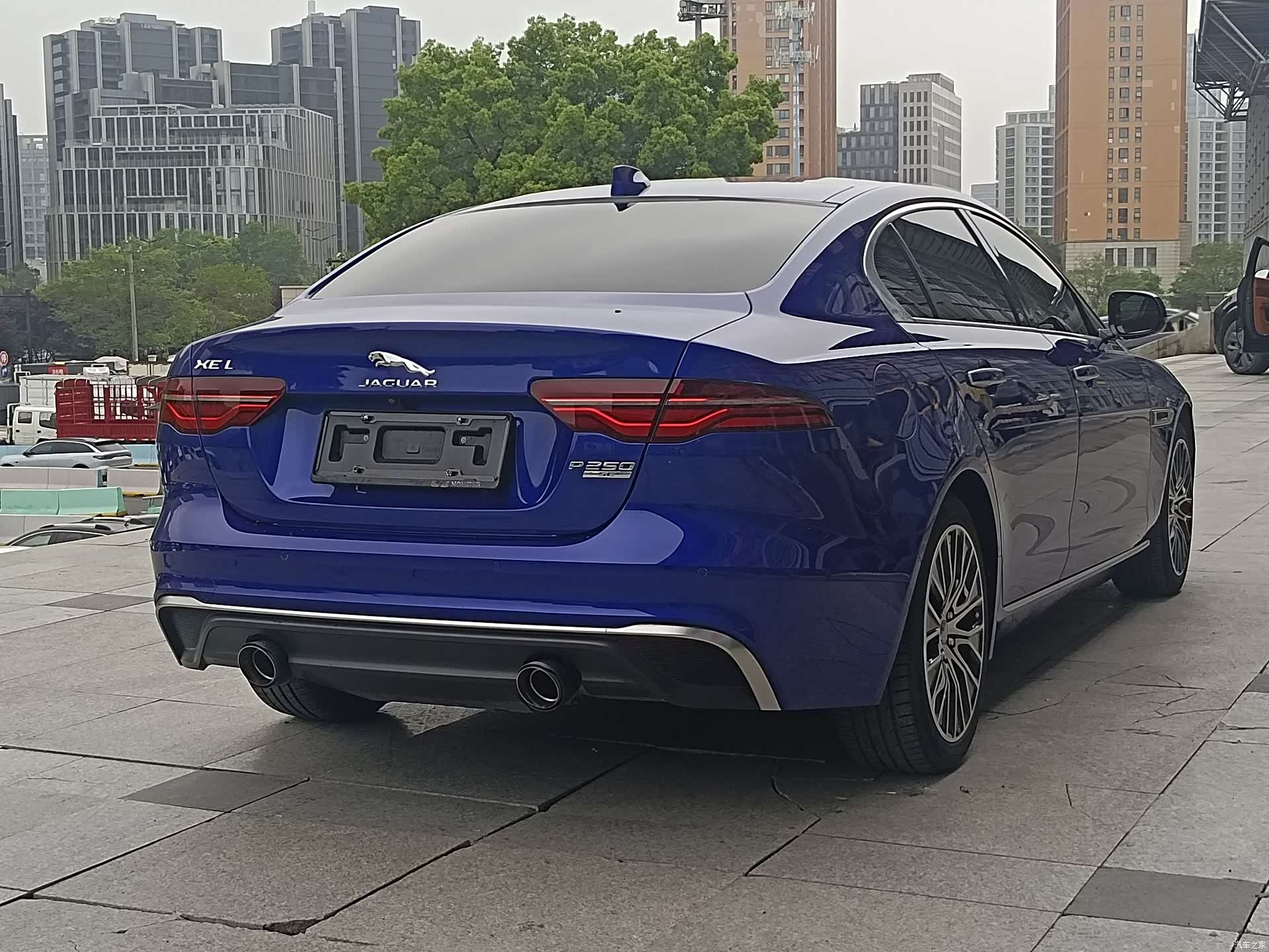Land Rover XEL, 2020 8