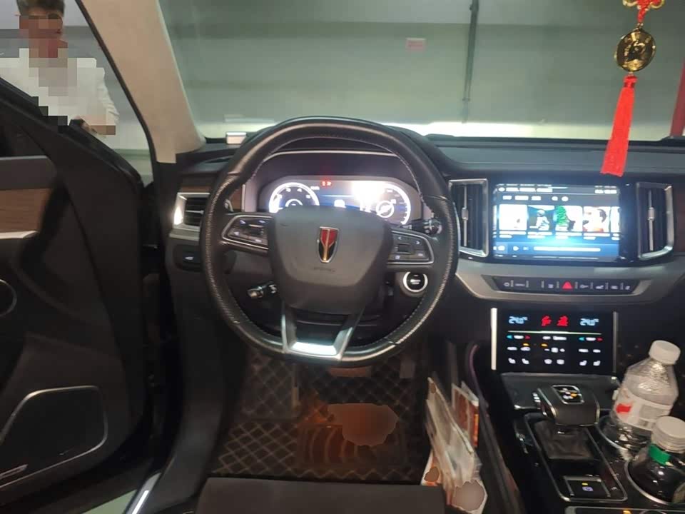 Hongqi HS7