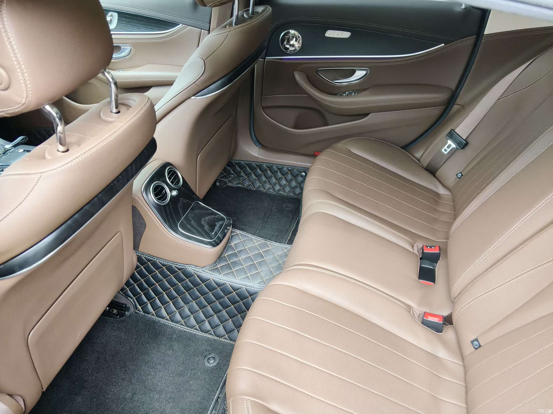Mercedes-Benz E-Class, 2023 11