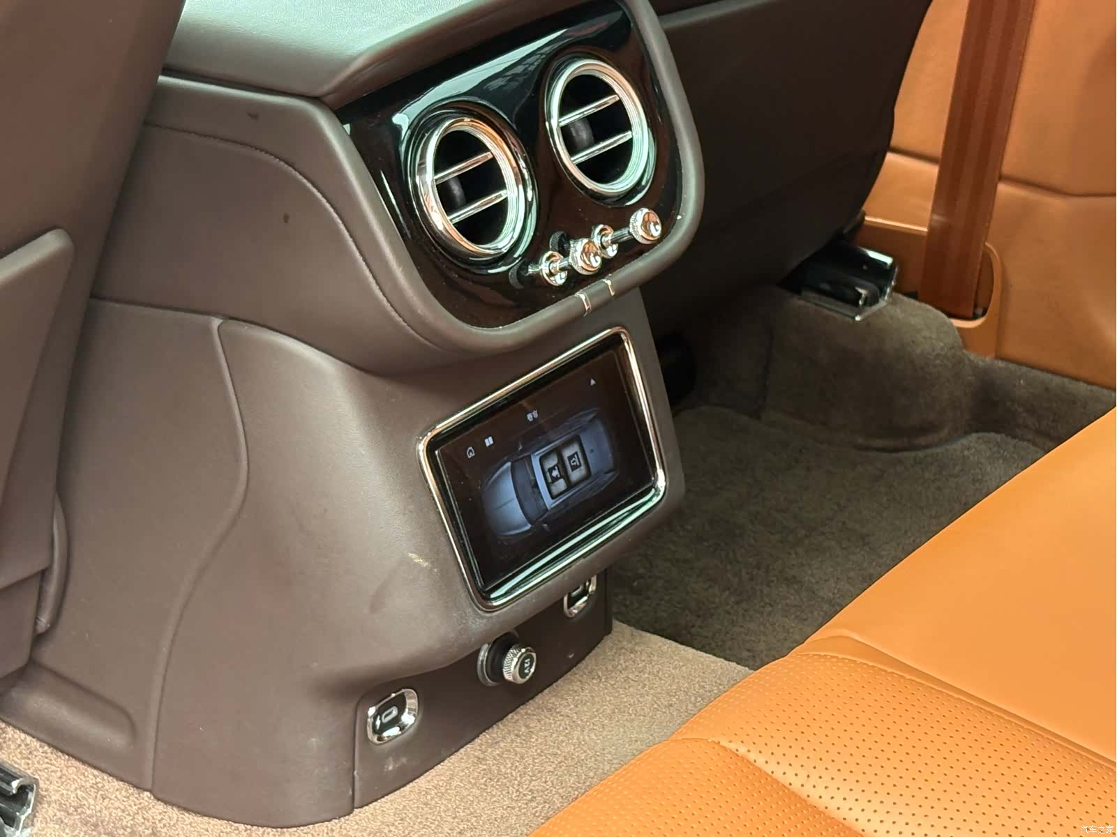 Bentley Bentayga, 2022 16