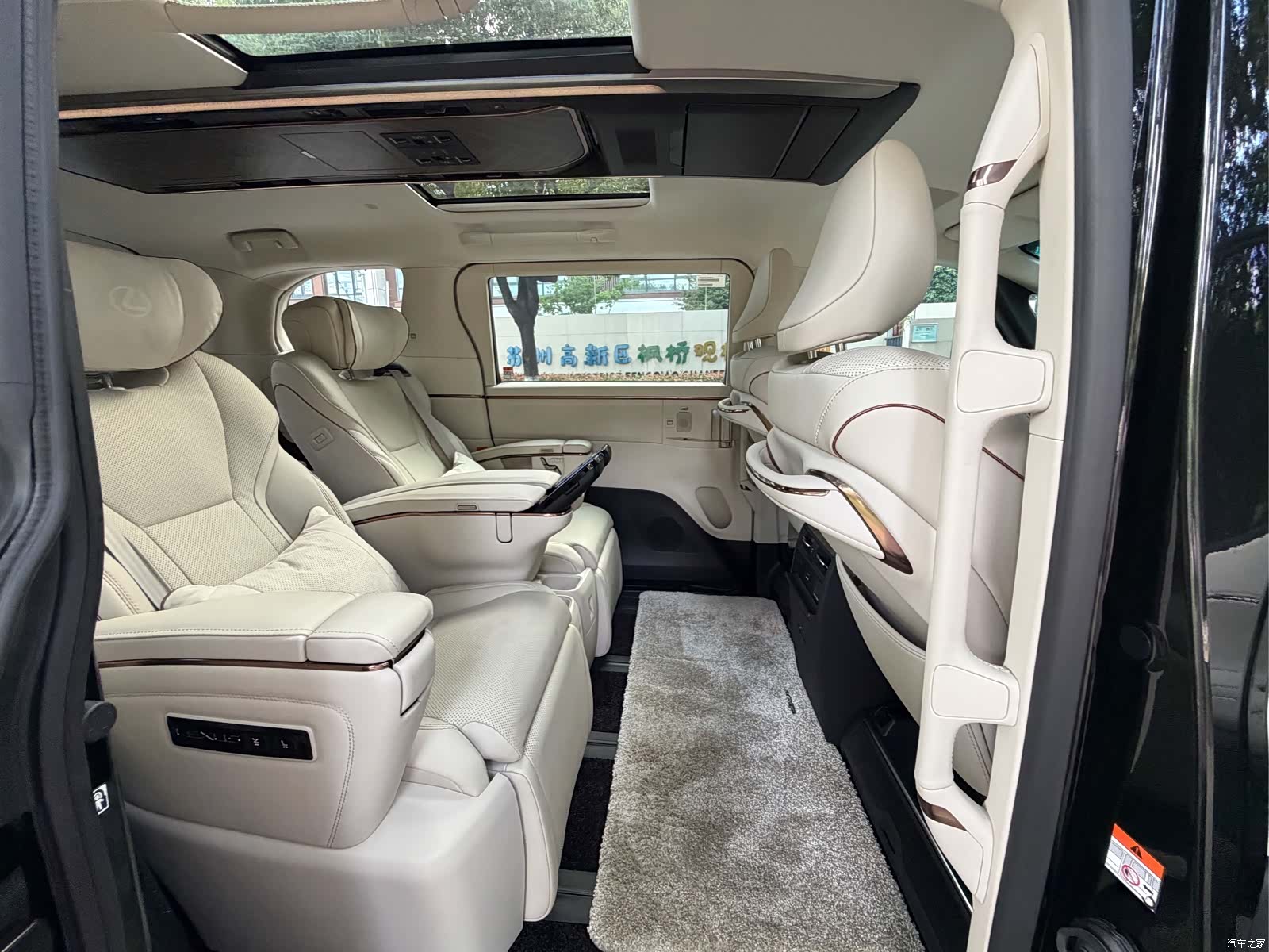 Lexus LM, 2024 25