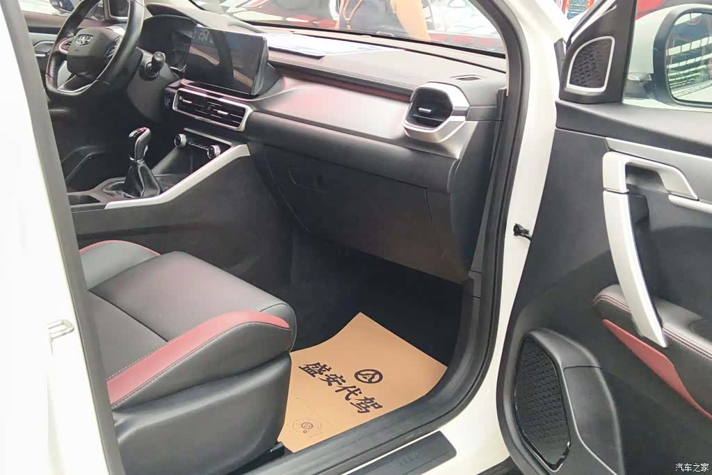 Geely Coolray, 2022 8