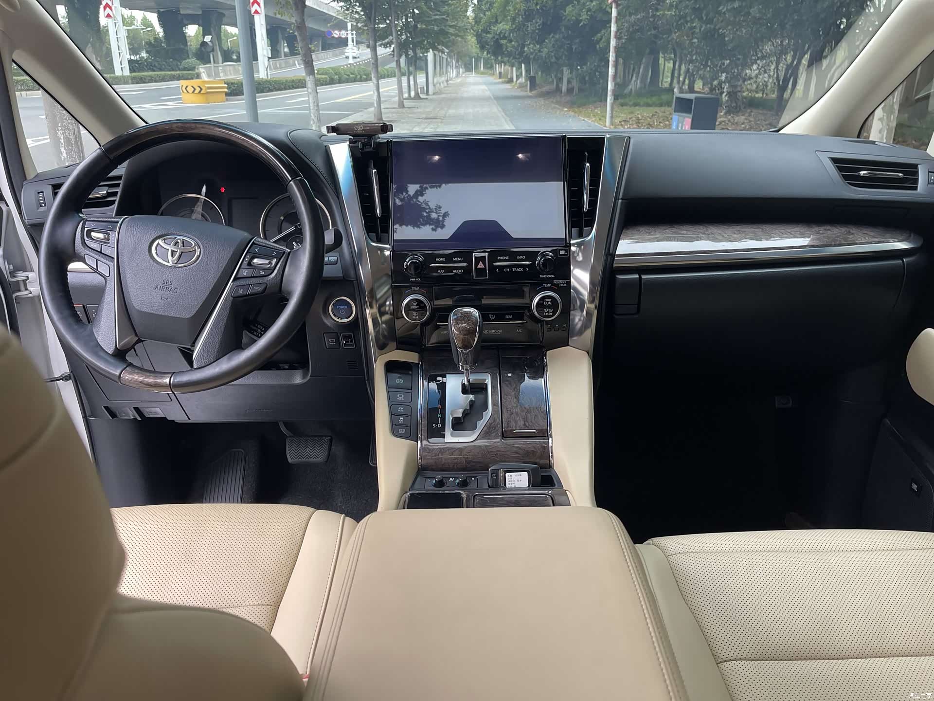 Toyota Vellfire, 2022 все фото
