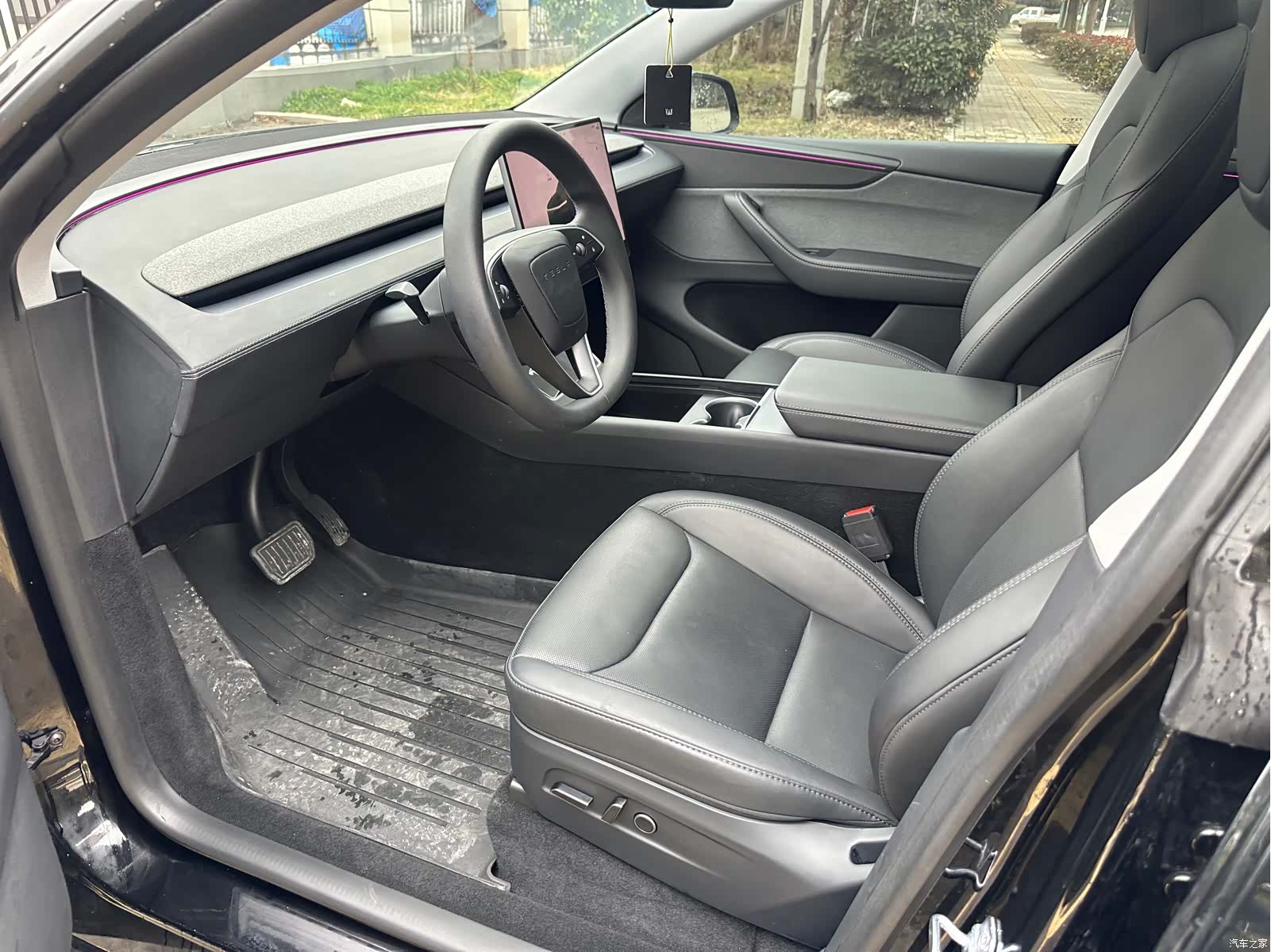 Tesla Model Y, 2025 9