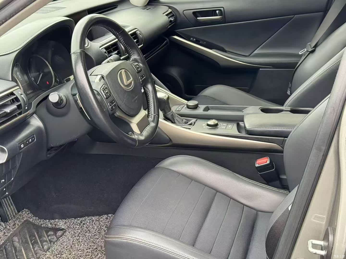 Lexus IS, 2017 9
