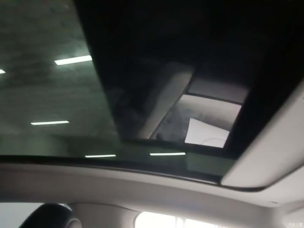 Tesla Model Y, 2023 18