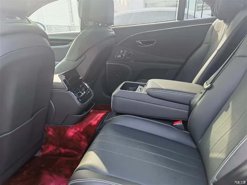 Bentley Flying Spur, 2023 7