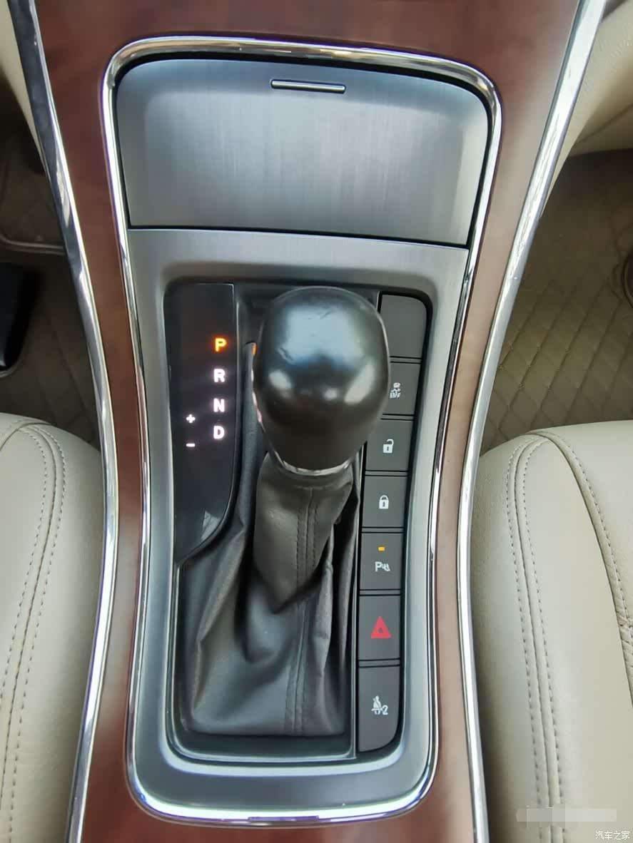 Roewe 950, 2012 7