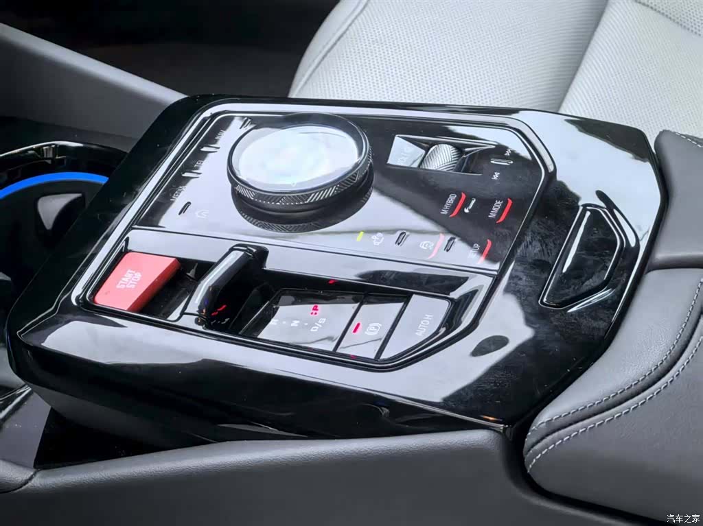 BMW M5, 2025 11