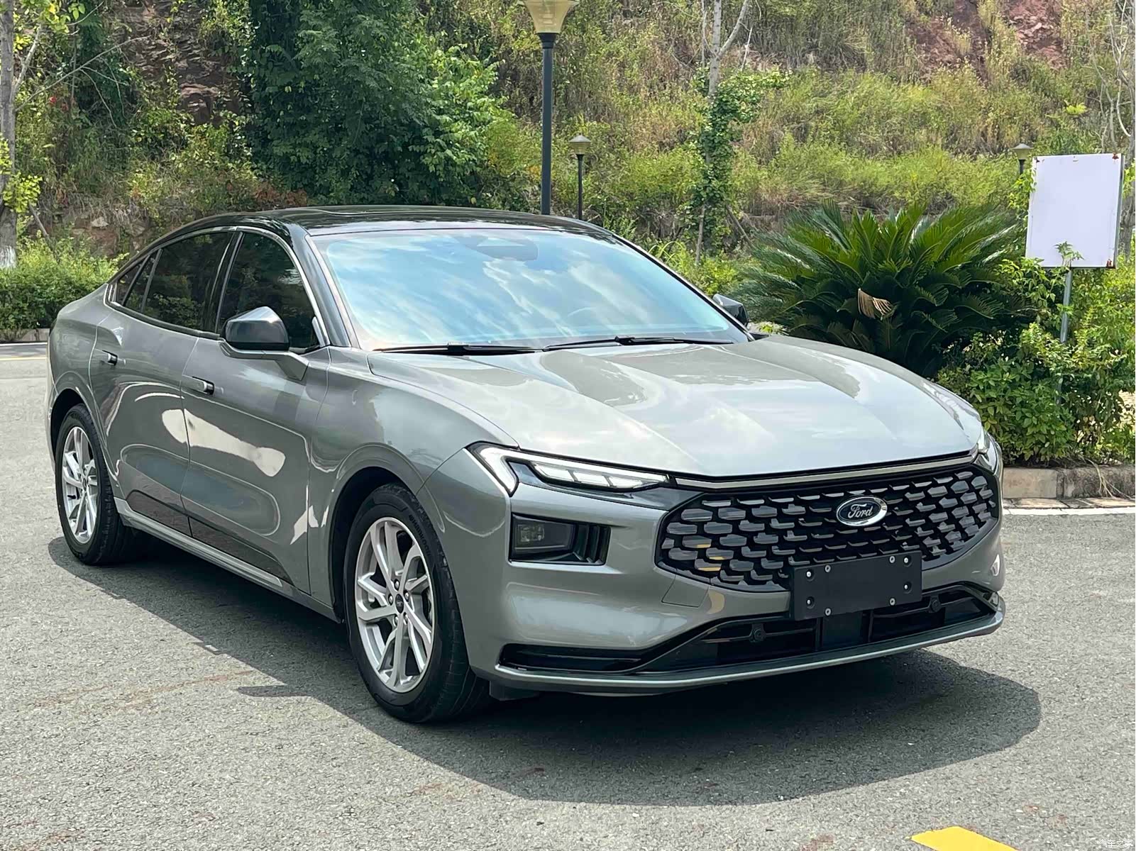 Ford Mondeo, 2022 3