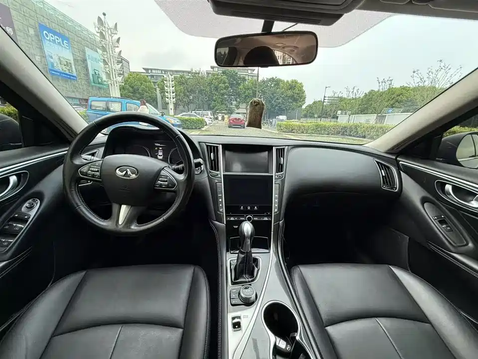 Infiniti Q50L