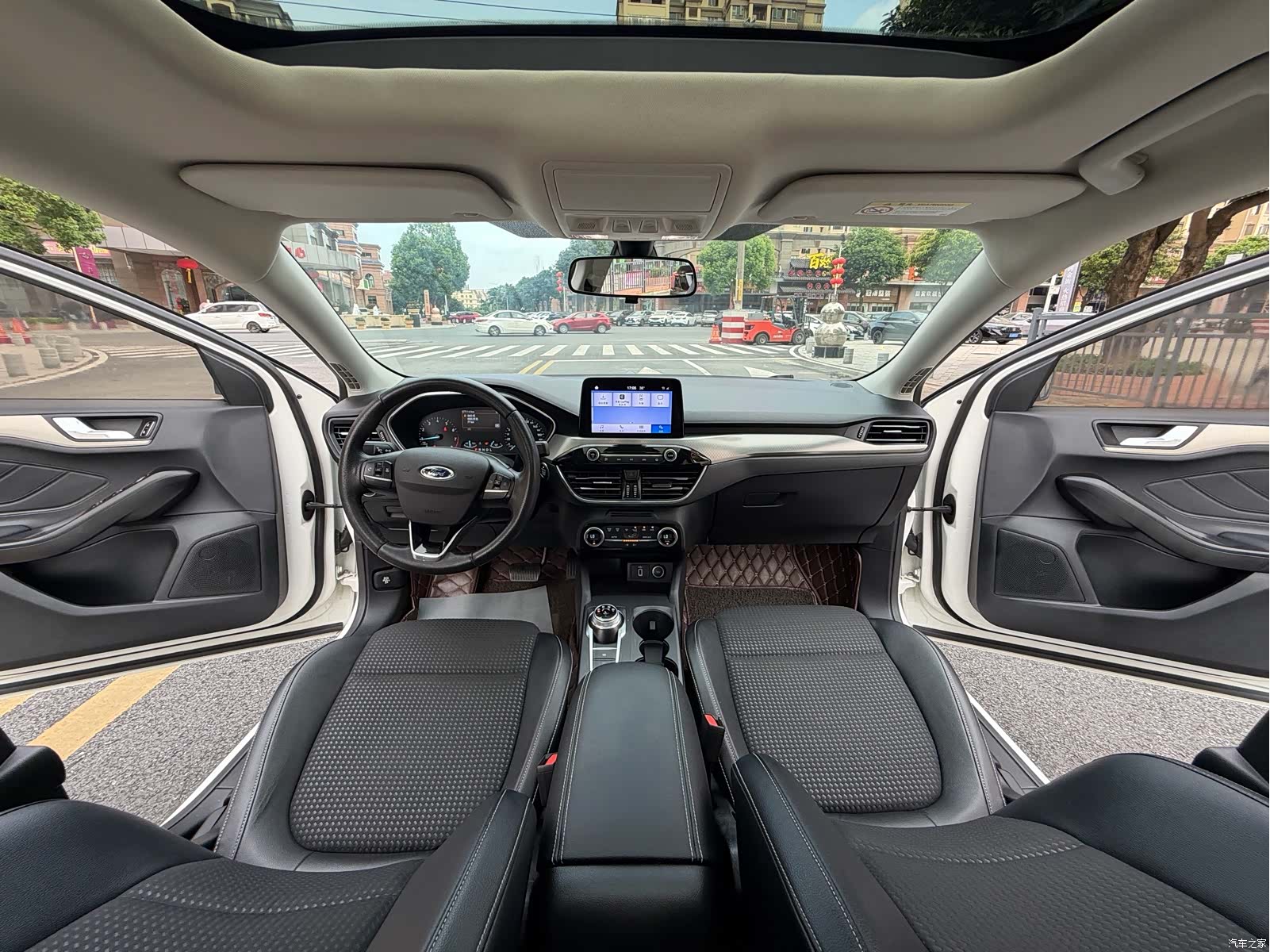 Ford Focus, 2020 все фото