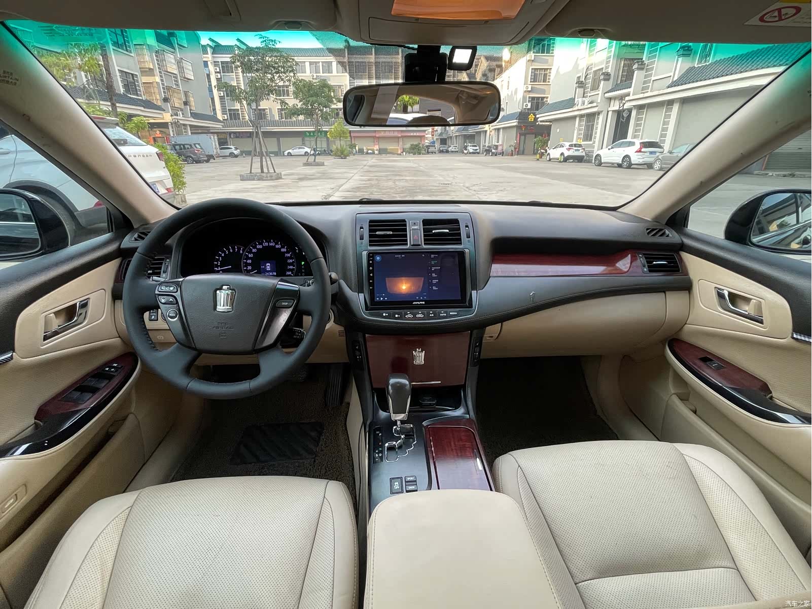 Toyota Crown, 2011 12