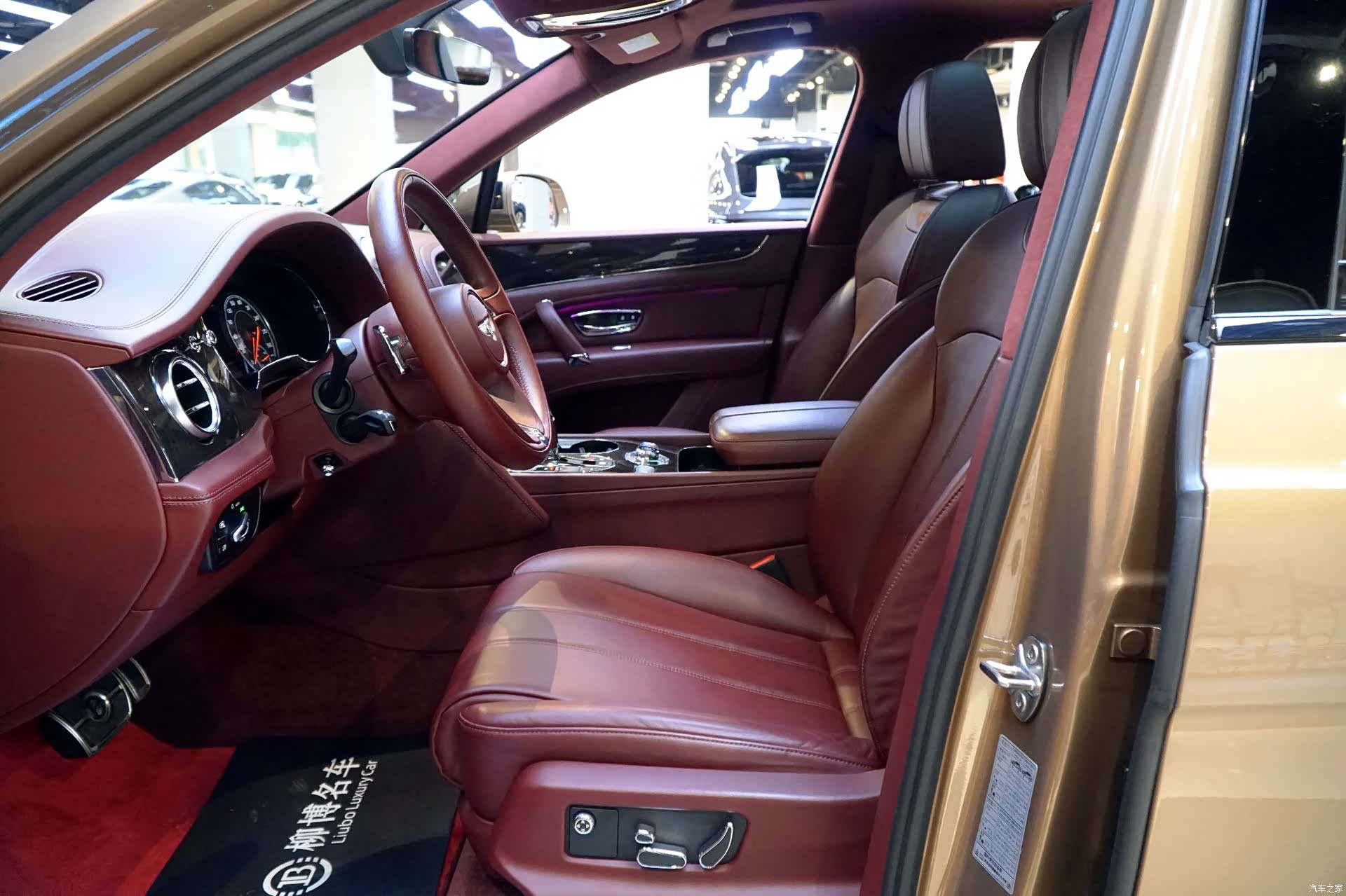 Bentley Bentayga, 2019 12