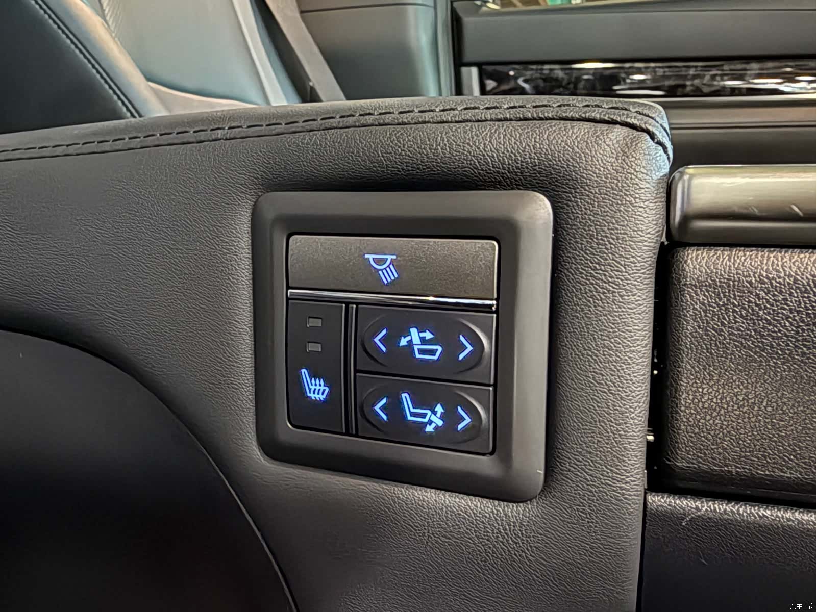 Toyota Vellfire, 2023 20