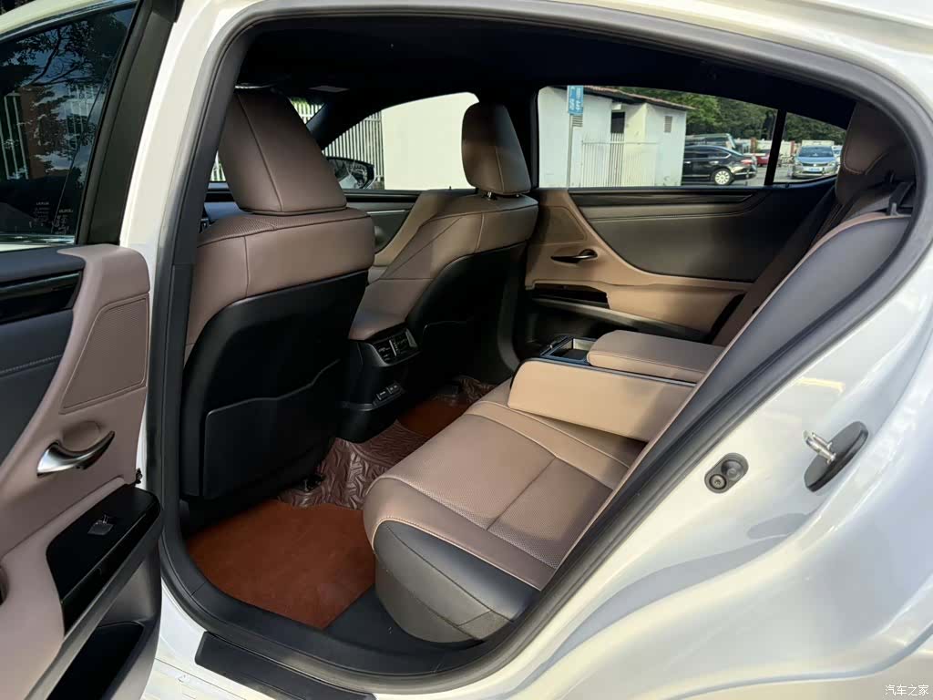 Lexus ES, 2024 все фото