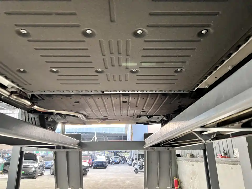 VOYAH Lantu chasing light