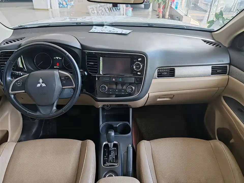 Mitsubishi Outlander