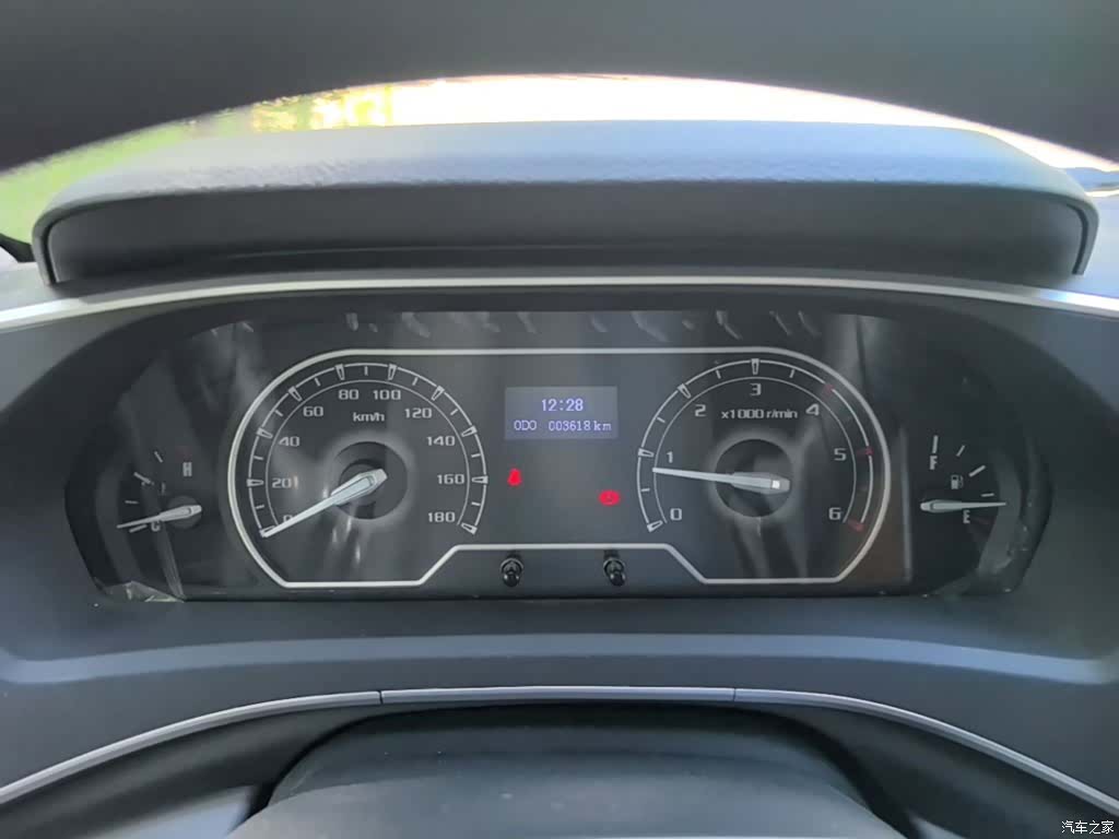 Maxus V80, 2026 12
