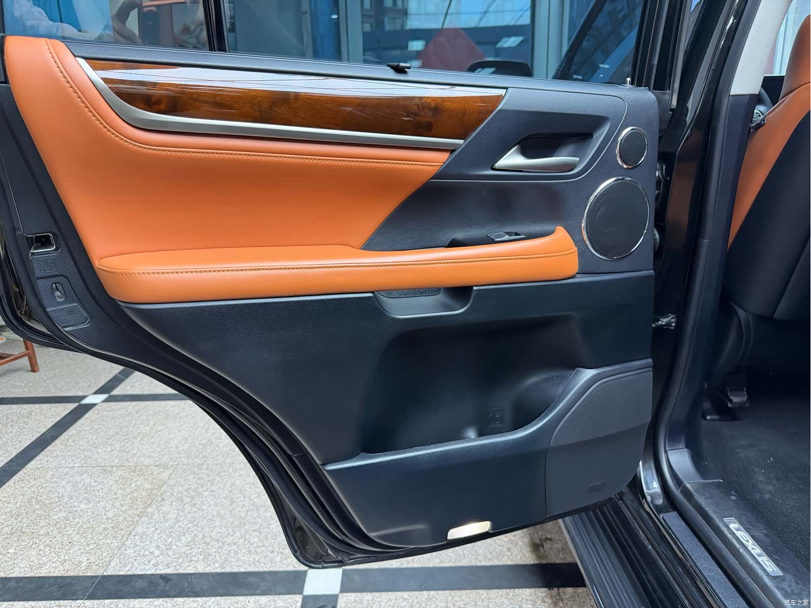 Lexus LX, 2019 17