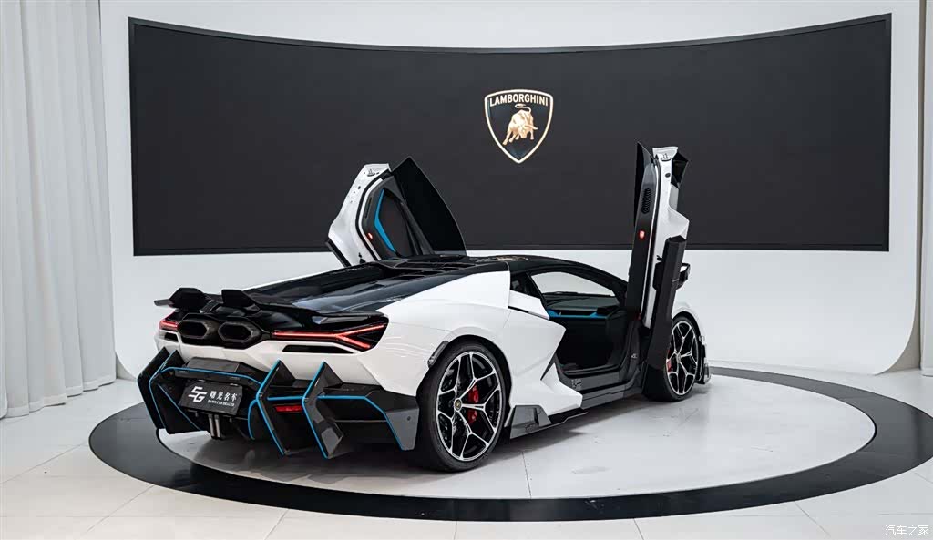 Lamborghini Revuelto, 2025 4