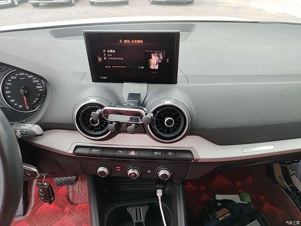 Audi Q2L, 2021 13