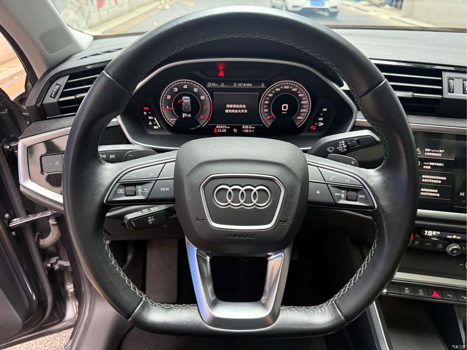 Audi Q3, 2022 11