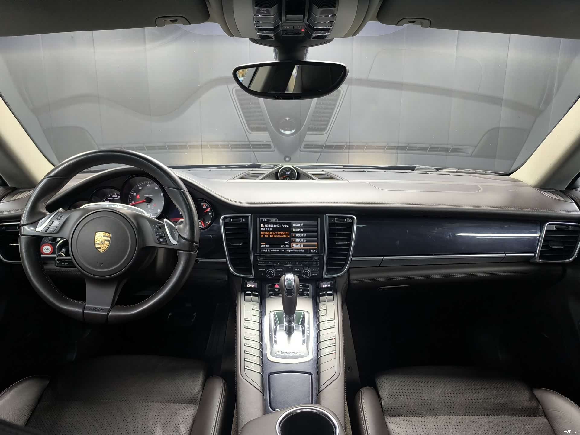 Porsche Panamera, 2011 8