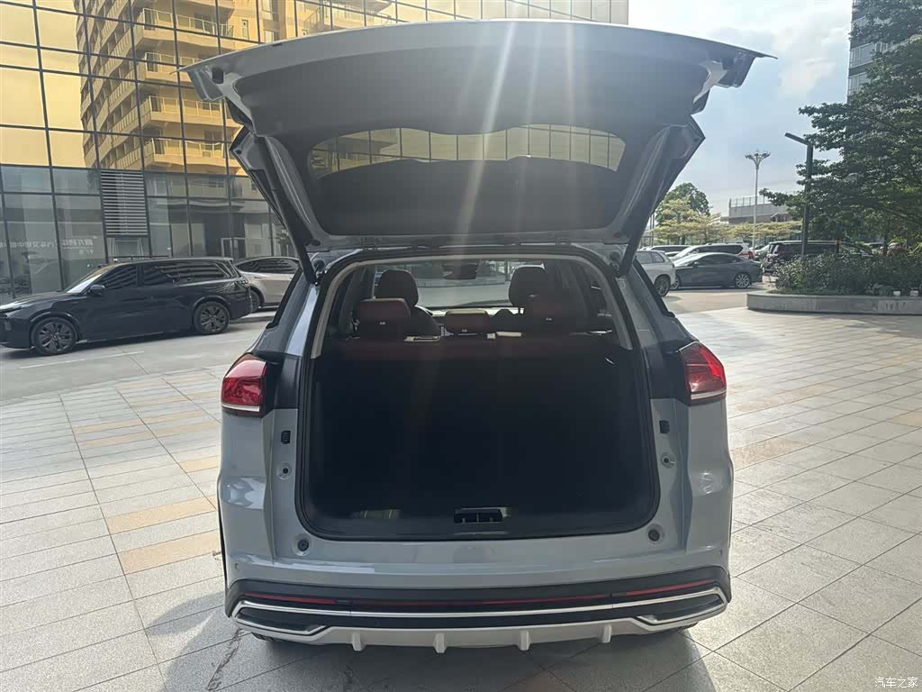 Geely Boyue, 2022 14