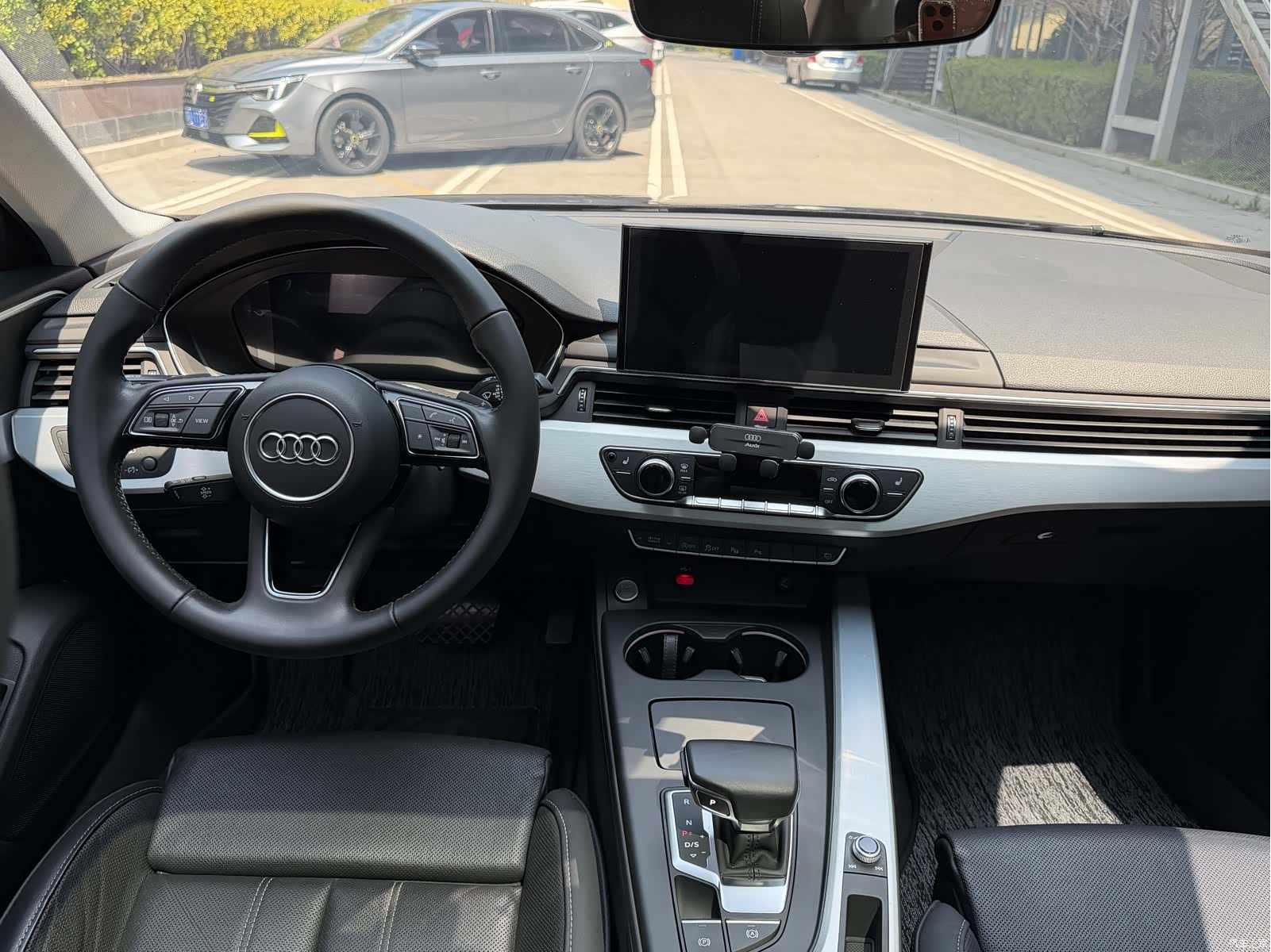 Audi A4L, 2021 все фото