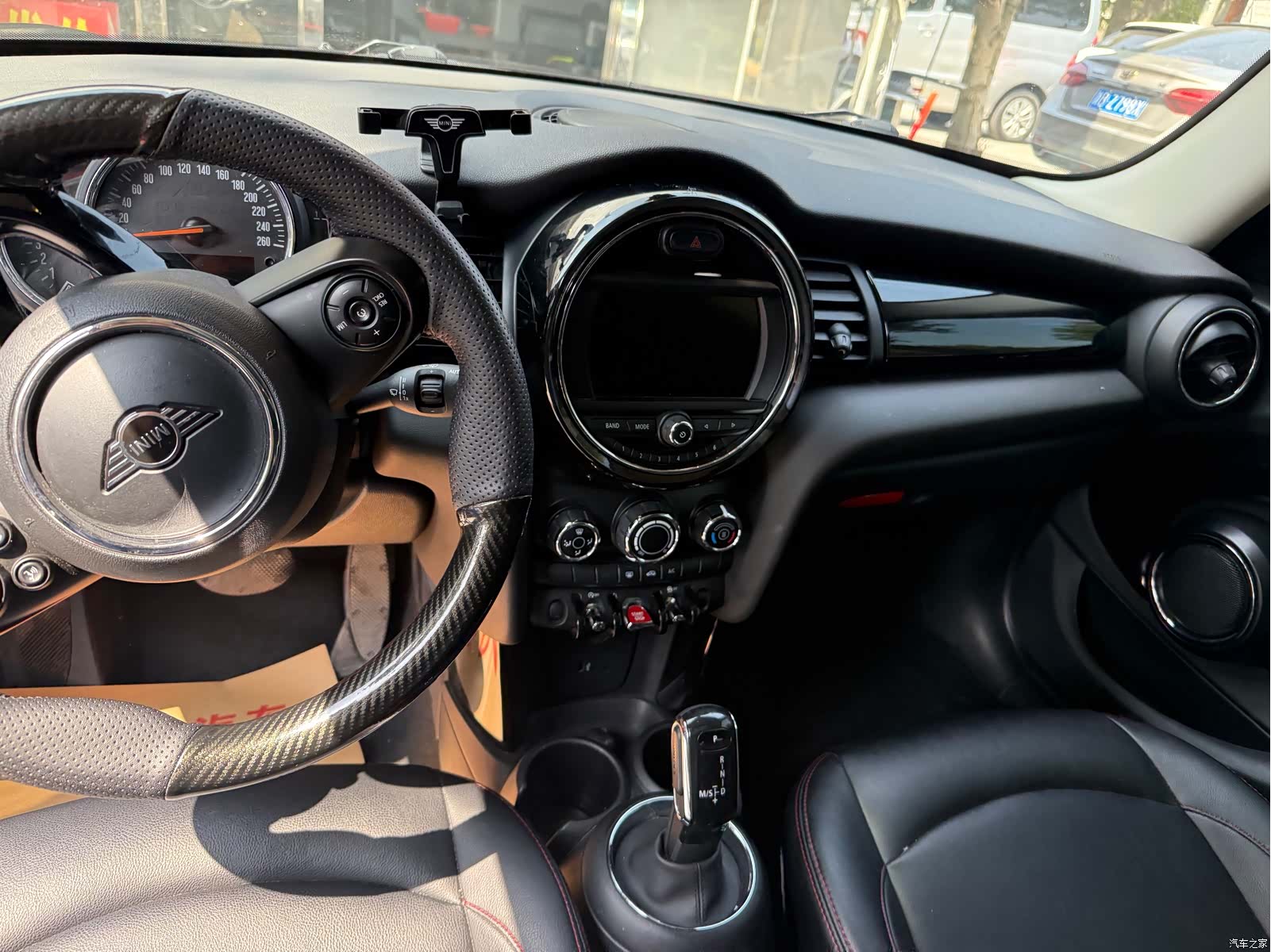 Mini ONE, 2019 12