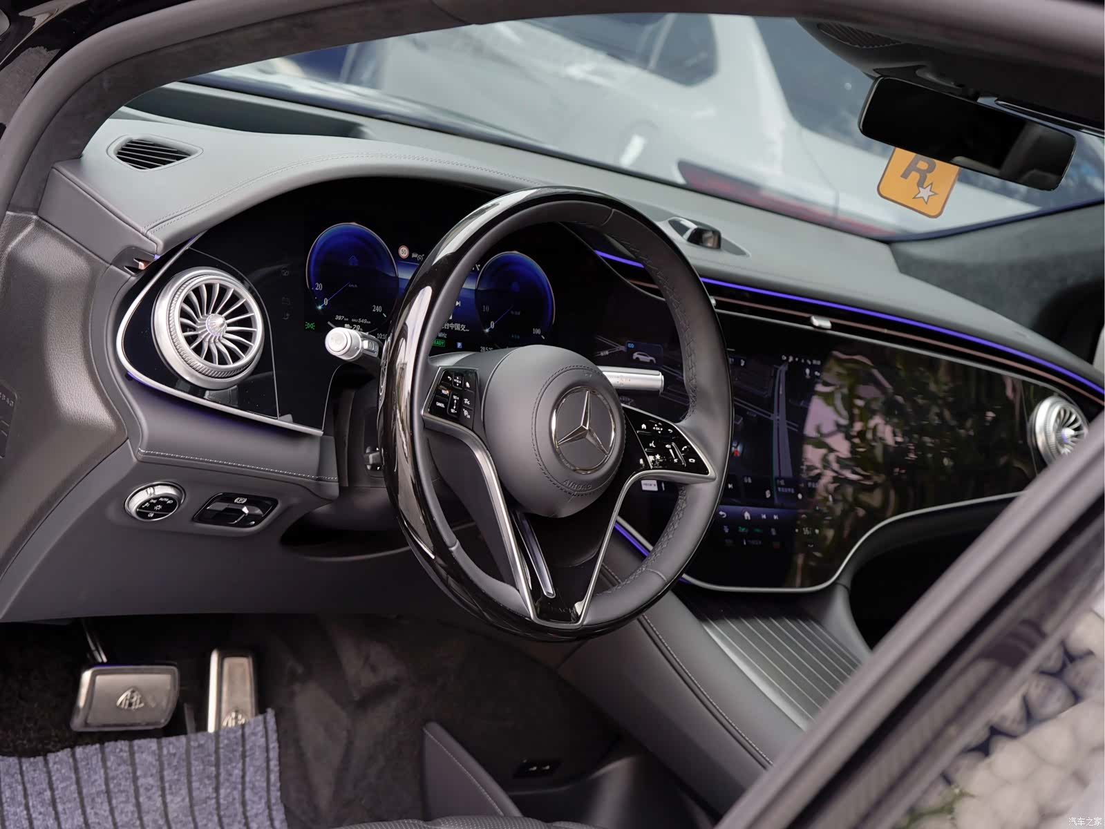 Maybach EQS, 2025 11