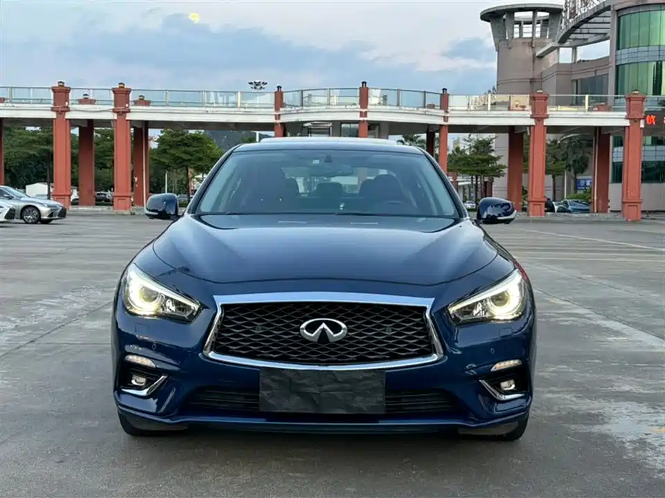 Infiniti Q50L