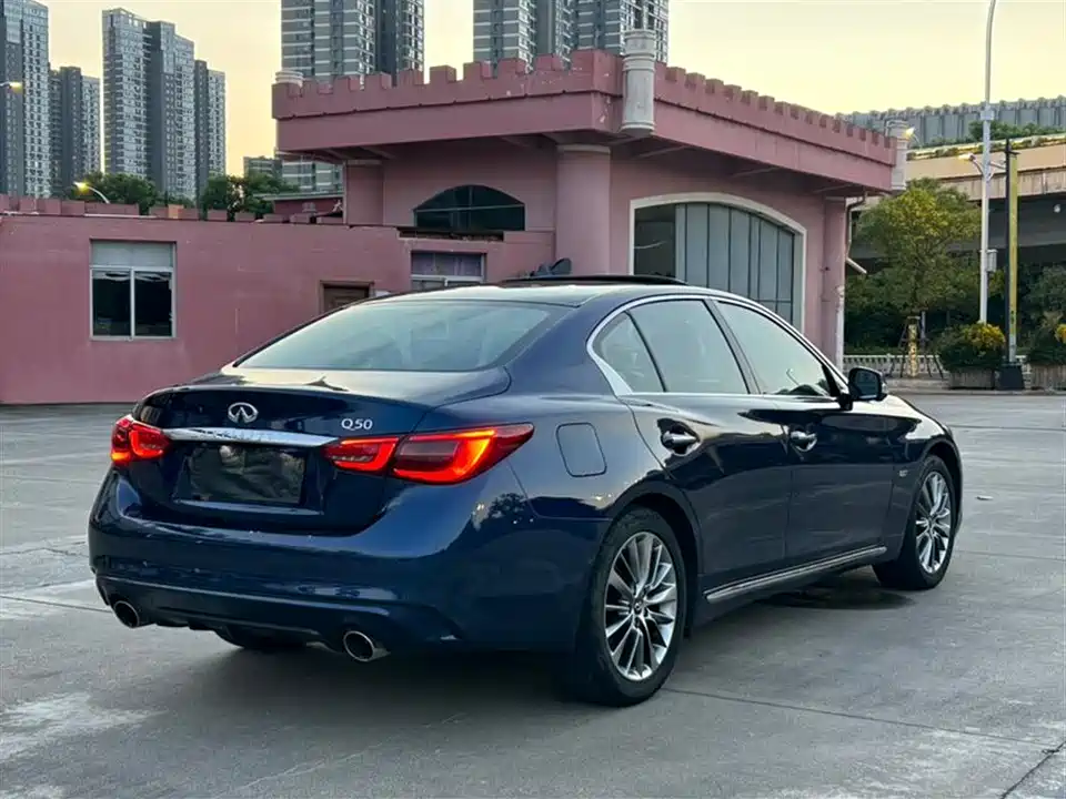 Infiniti Q50L
